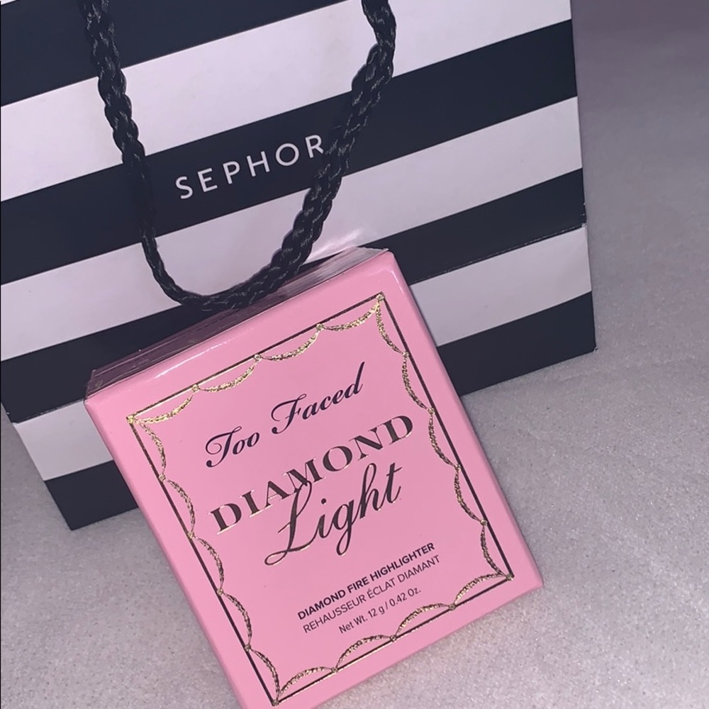 Too Faced Diamond Light Highlighter